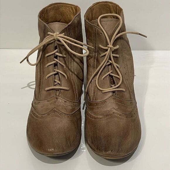 Steve Madden Tan Distressed Westonn Leather Booties Size 39 - Picture 2 of 14